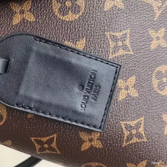 Louis TOTE Vuitton V MM 0421